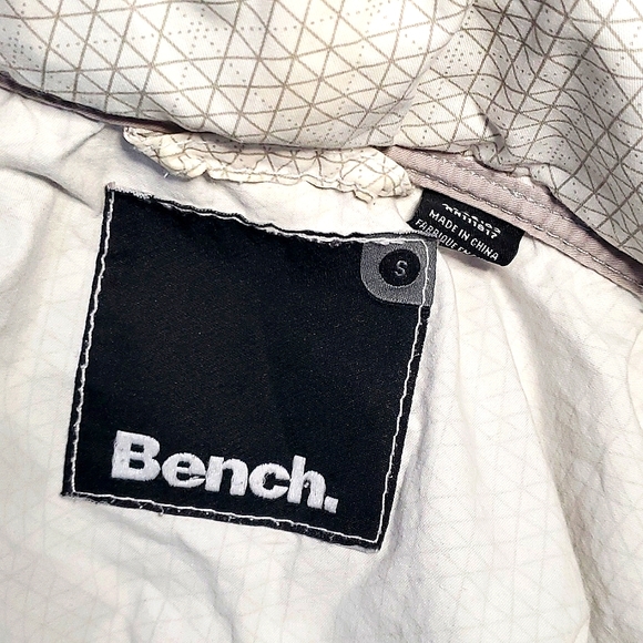 Bench Lightweight Cotton Windbreaker w/ Hidden Hood. White w/ Grey Geo Pattern. - Picture 9 of 14